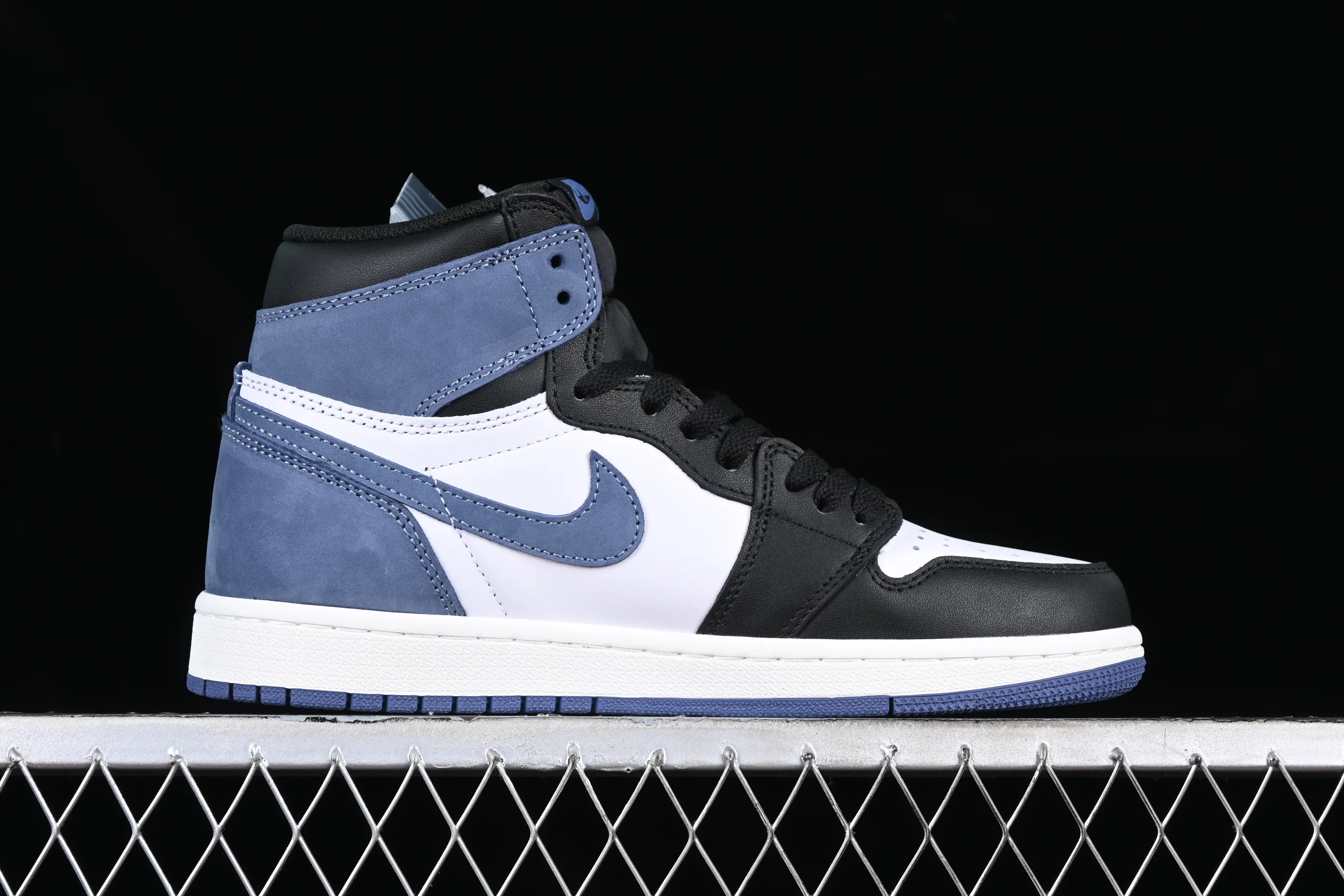 All Categories Air Jordan Jordan Series Basketball Shoes Air Jordan 1 High Air Jordan 1 Retro High OG AJ1 Six-time Champion Playful Blue Moon Basketball Shoes 555088-115